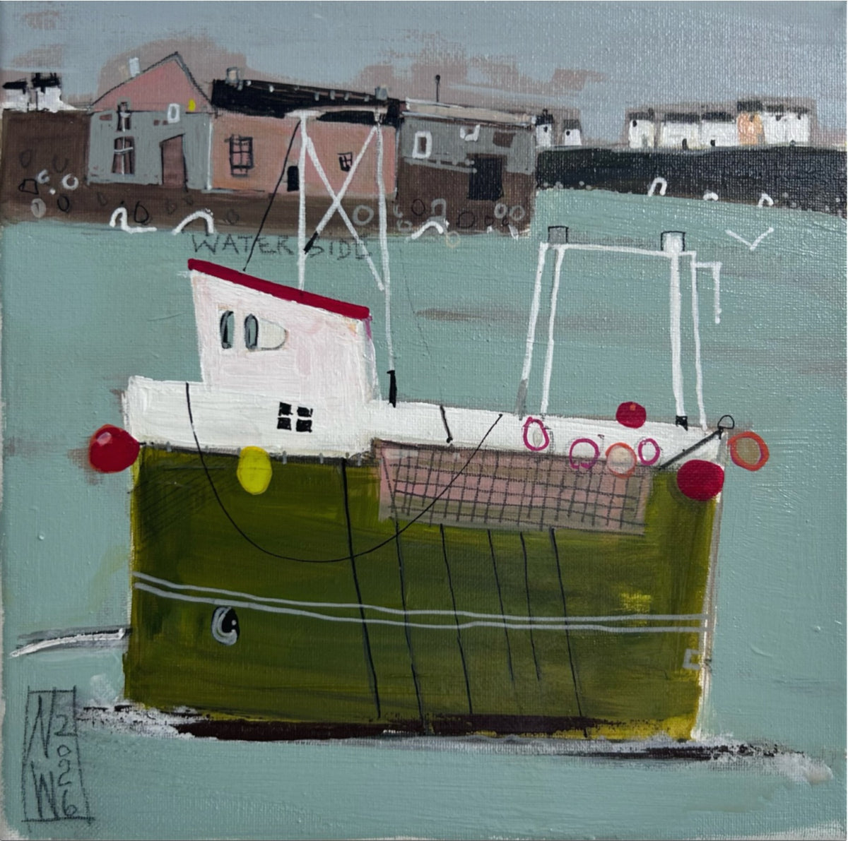 Original-Acrylgemälde von Nicole Wenning: grüner Kutter vor Hafenhäusern, 20 × 20 cm